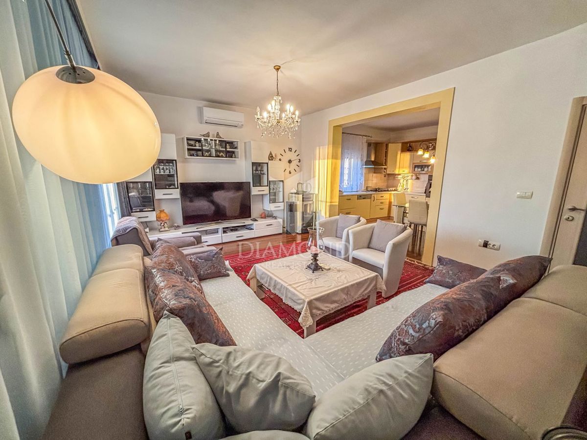 Istria, Cittanova, Appartamento con vista mare nel cuore di Cittanova!