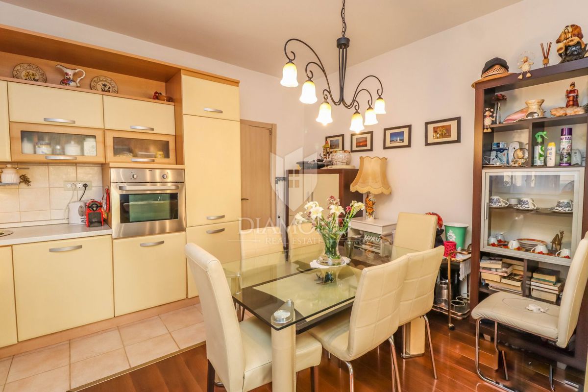 Istria, Cittanova, Appartamento con vista mare nel cuore di Cittanova!