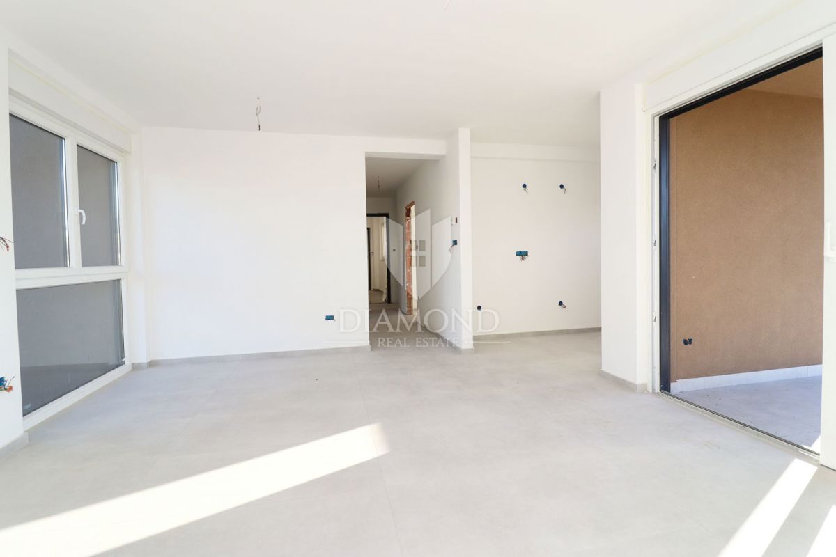 Parenzo, appartamento con giardino vicino al mare