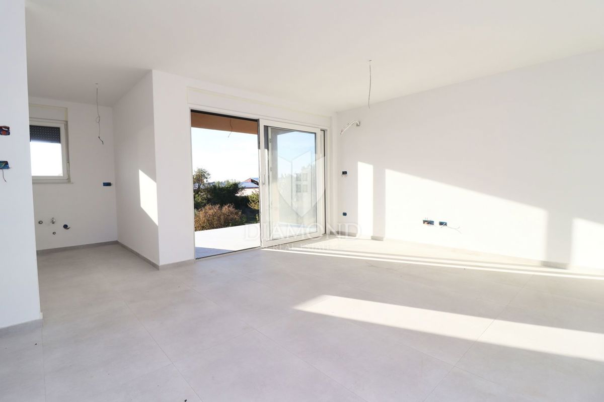 Parenzo, appartamento con giardino vicino al mare