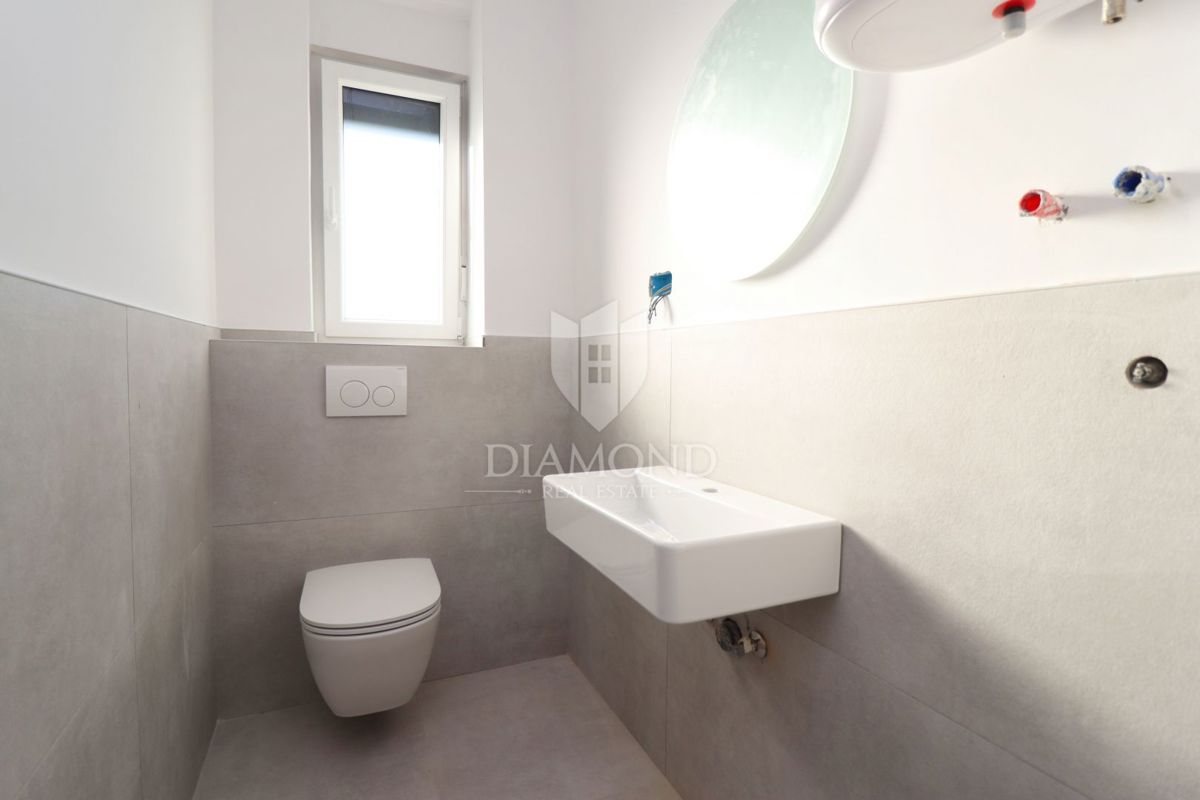 Parenzo, appartamento con giardino vicino al mare