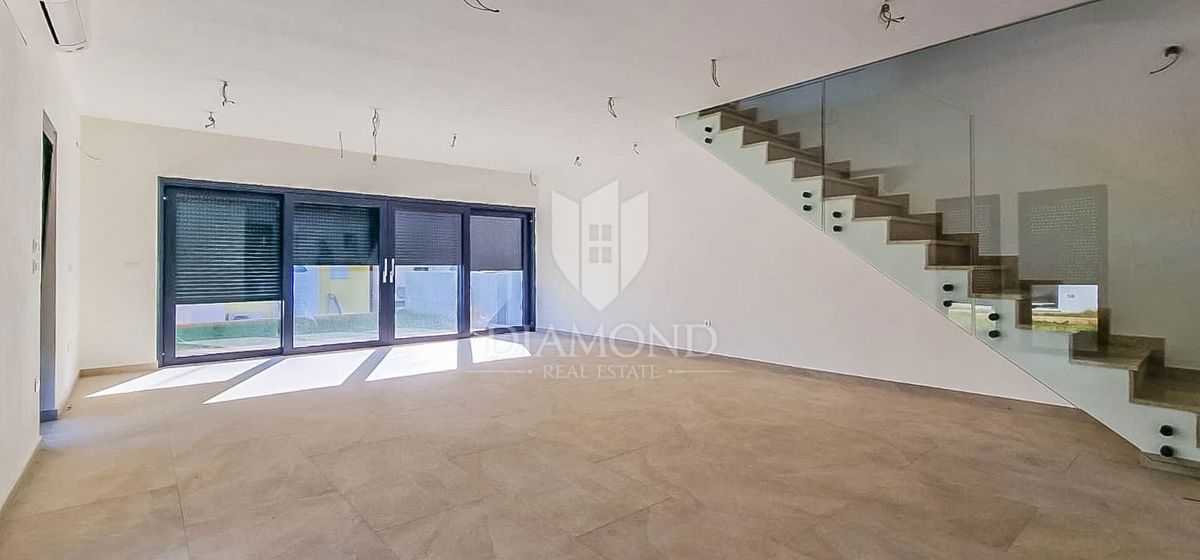 Opportunità! Attraente casa bifamiliare vicino al mare!