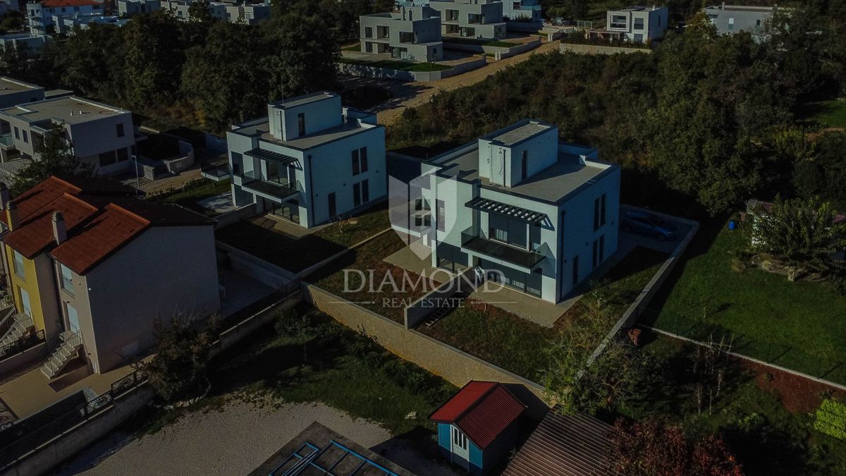 Opportunità! Attraente casa bifamiliare vicino al mare!