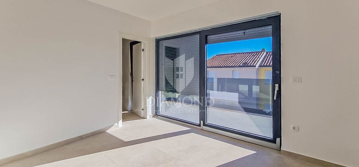 Opportunità! Attraente casa bifamiliare vicino al mare!