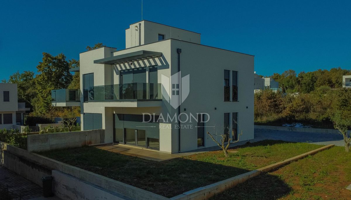 Opportunità! Attraente casa bifamiliare vicino al mare!