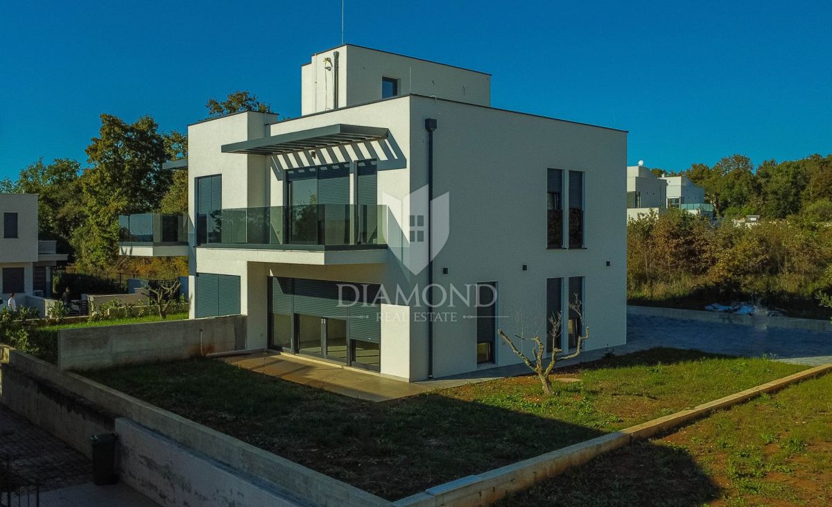 Opportunità! Attraente casa bifamiliare vicino al mare!