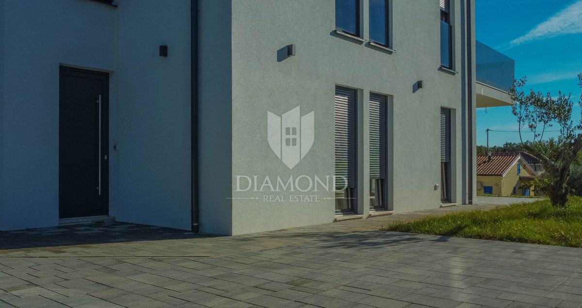 Opportunità! Attraente casa bifamiliare vicino al mare!