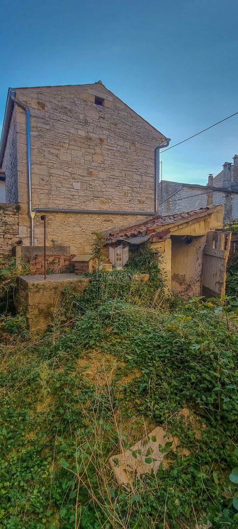 OCCASIONE! Bale, casa in pietra, fienile e giardino nel centro