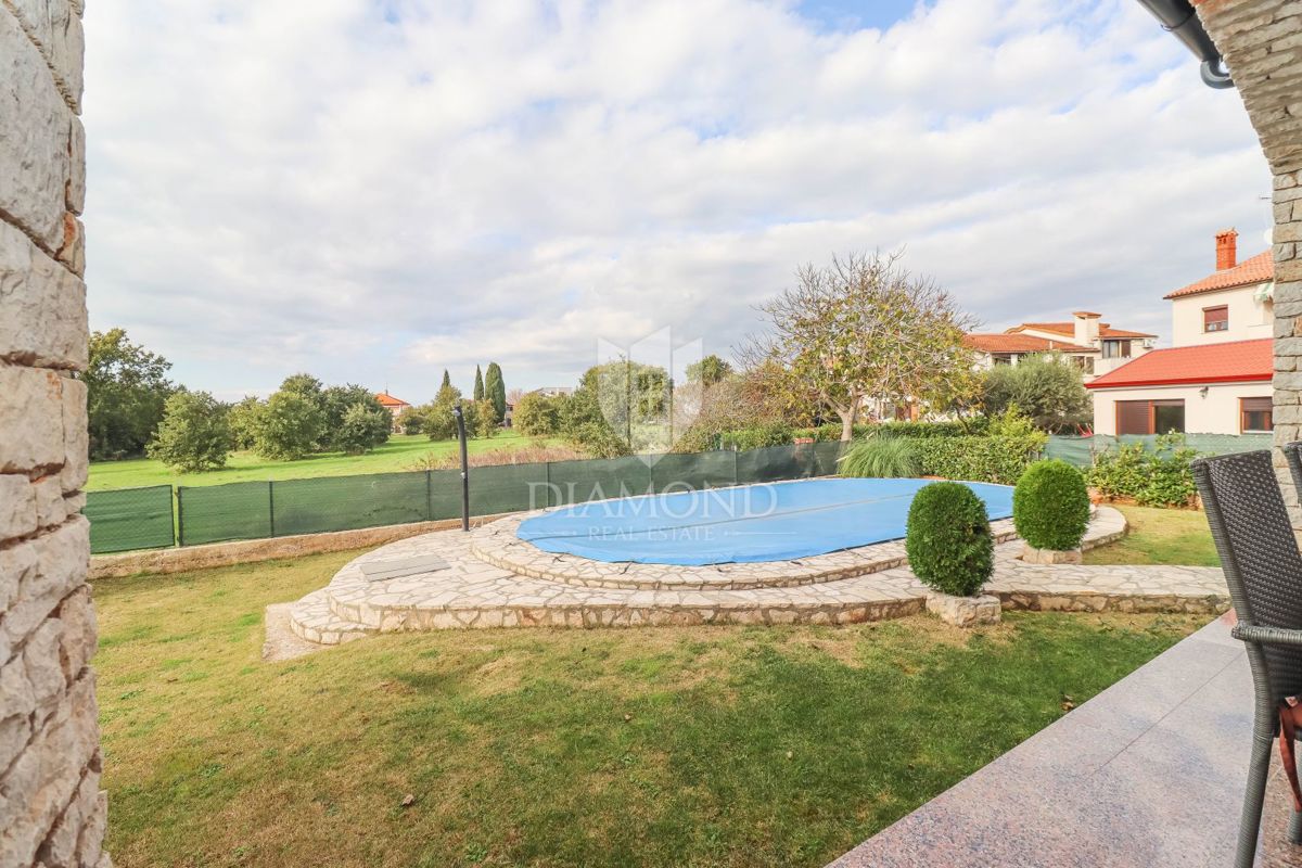 Pola, Veli Vrh, casa con piscina, garage e terrazza