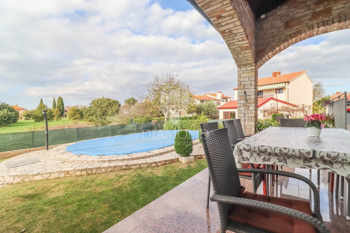 Pola, Veli Vrh, casa con piscina, garage e terrazza