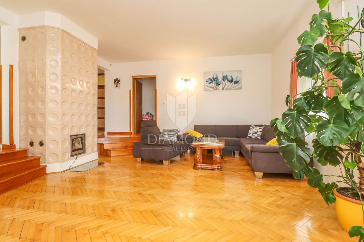 Pola, Veli Vrh, casa con piscina, garage e terrazza