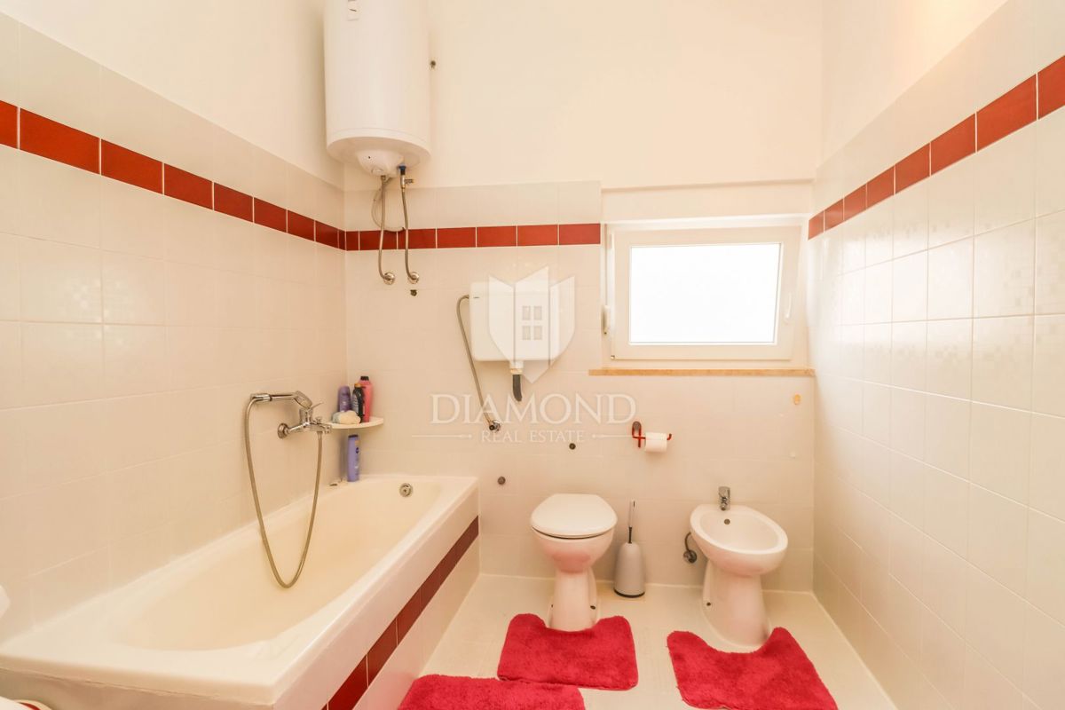 Pola, Veli Vrh, casa con piscina, garage e terrazza