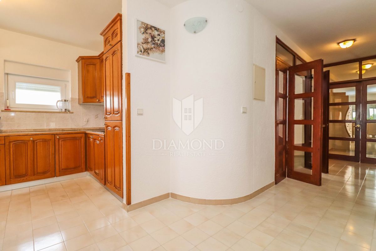 Pola, Veli Vrh, casa con piscina, garage e terrazza