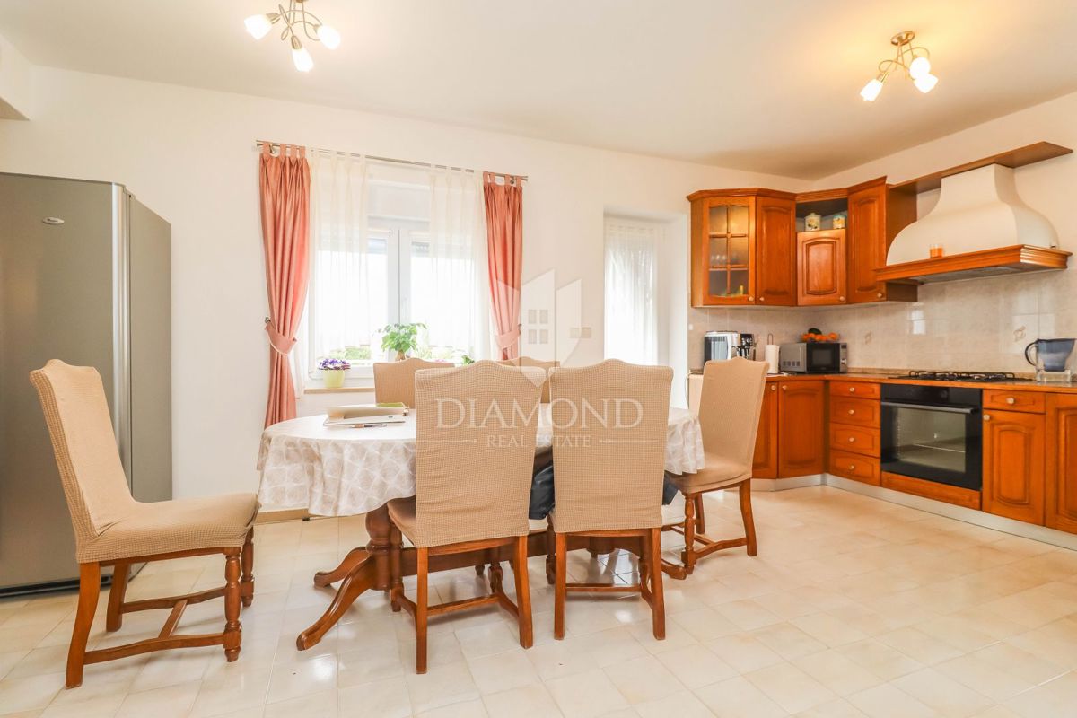 Pola, Veli Vrh, casa con piscina, garage e terrazza