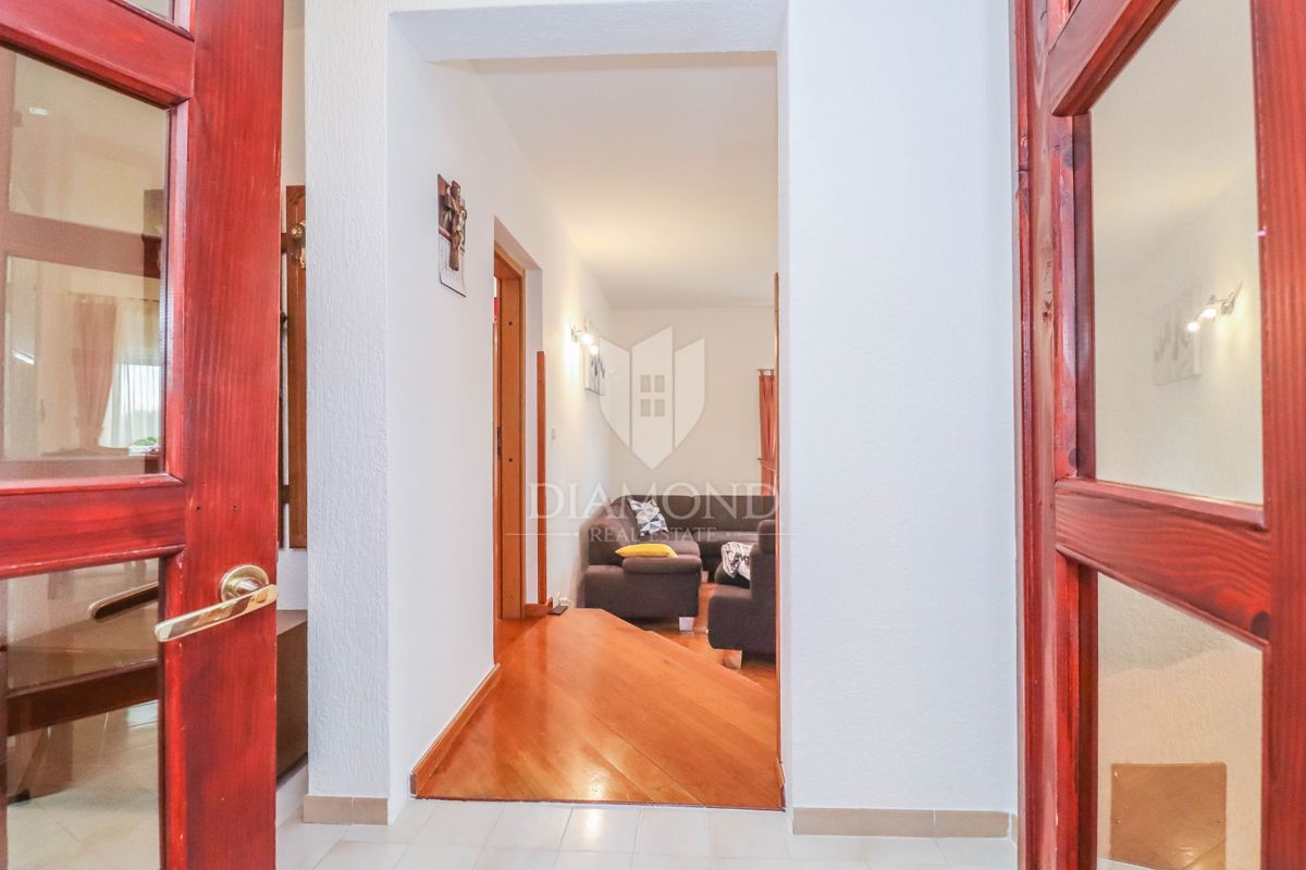 Pola, Veli Vrh, casa con piscina, garage e terrazza