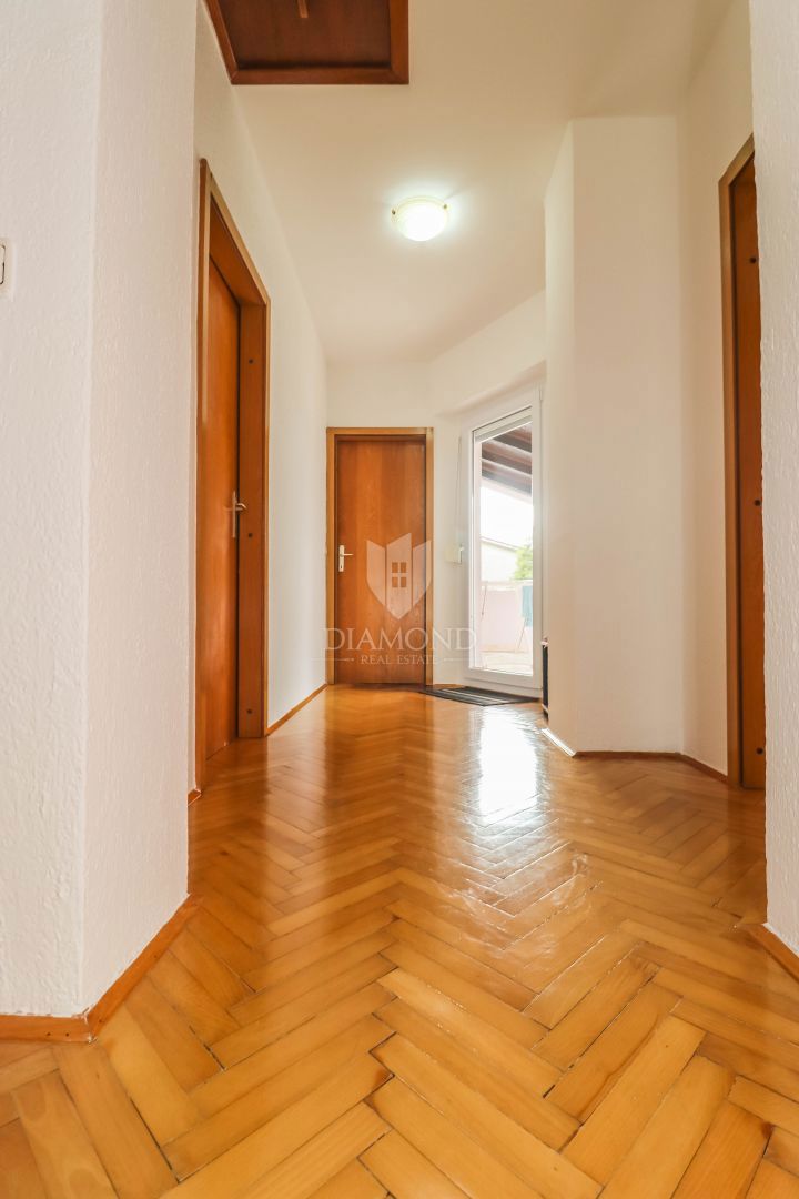 Pola, Veli Vrh, casa con piscina, garage e terrazza