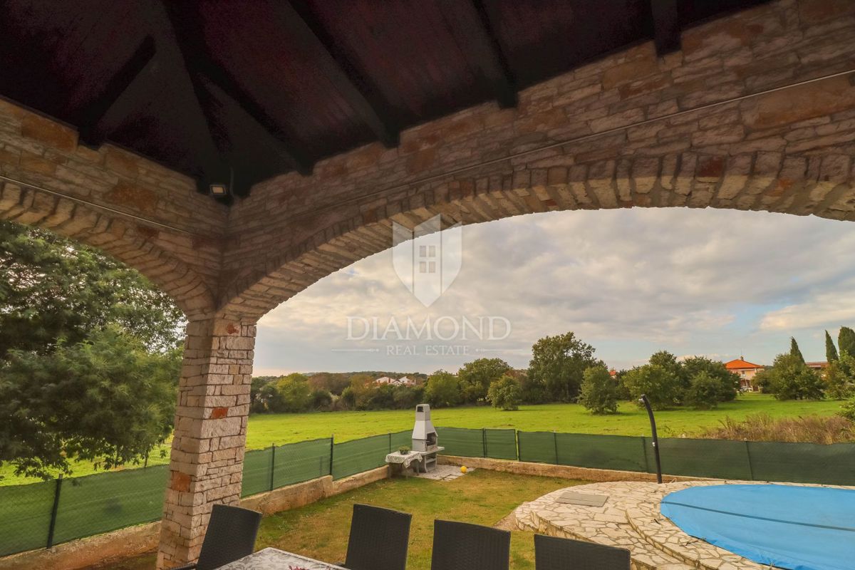 Pola, Veli Vrh, casa con piscina, garage e terrazza