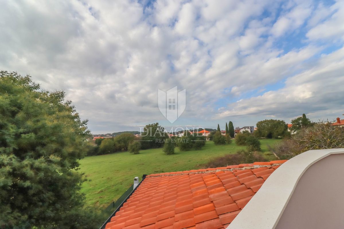 Pola, Veli Vrh, casa con piscina, garage e terrazza