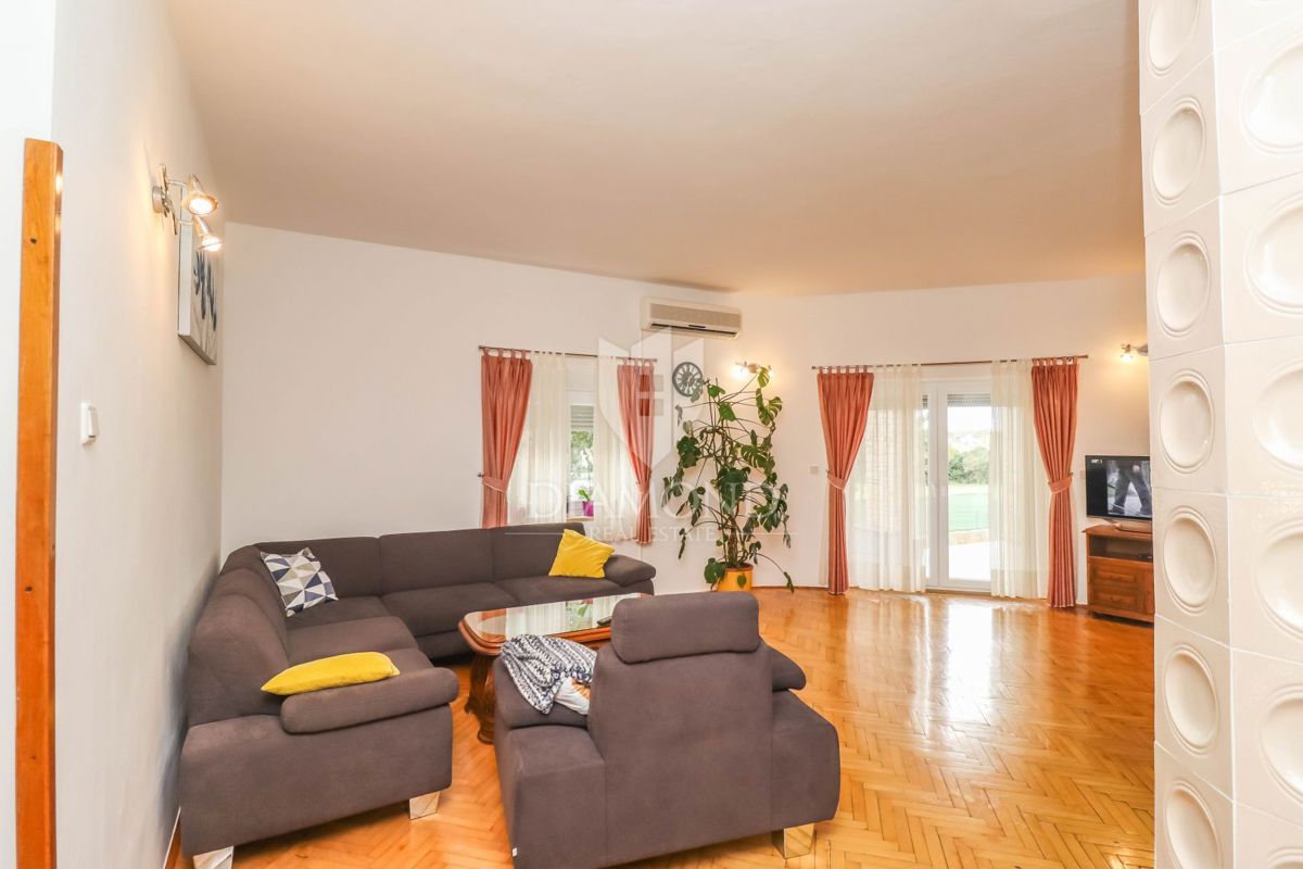 Pola, Veli Vrh, casa con piscina, garage e terrazza