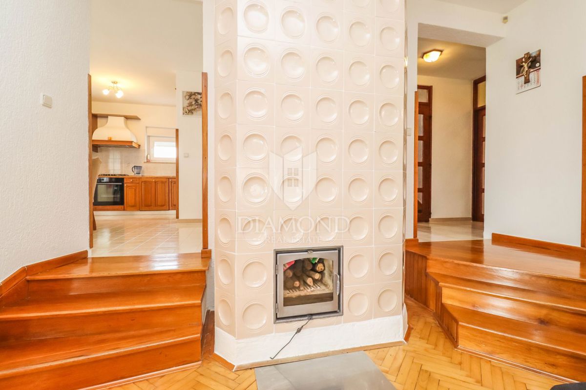 Pola, Veli Vrh, casa con piscina, garage e terrazza