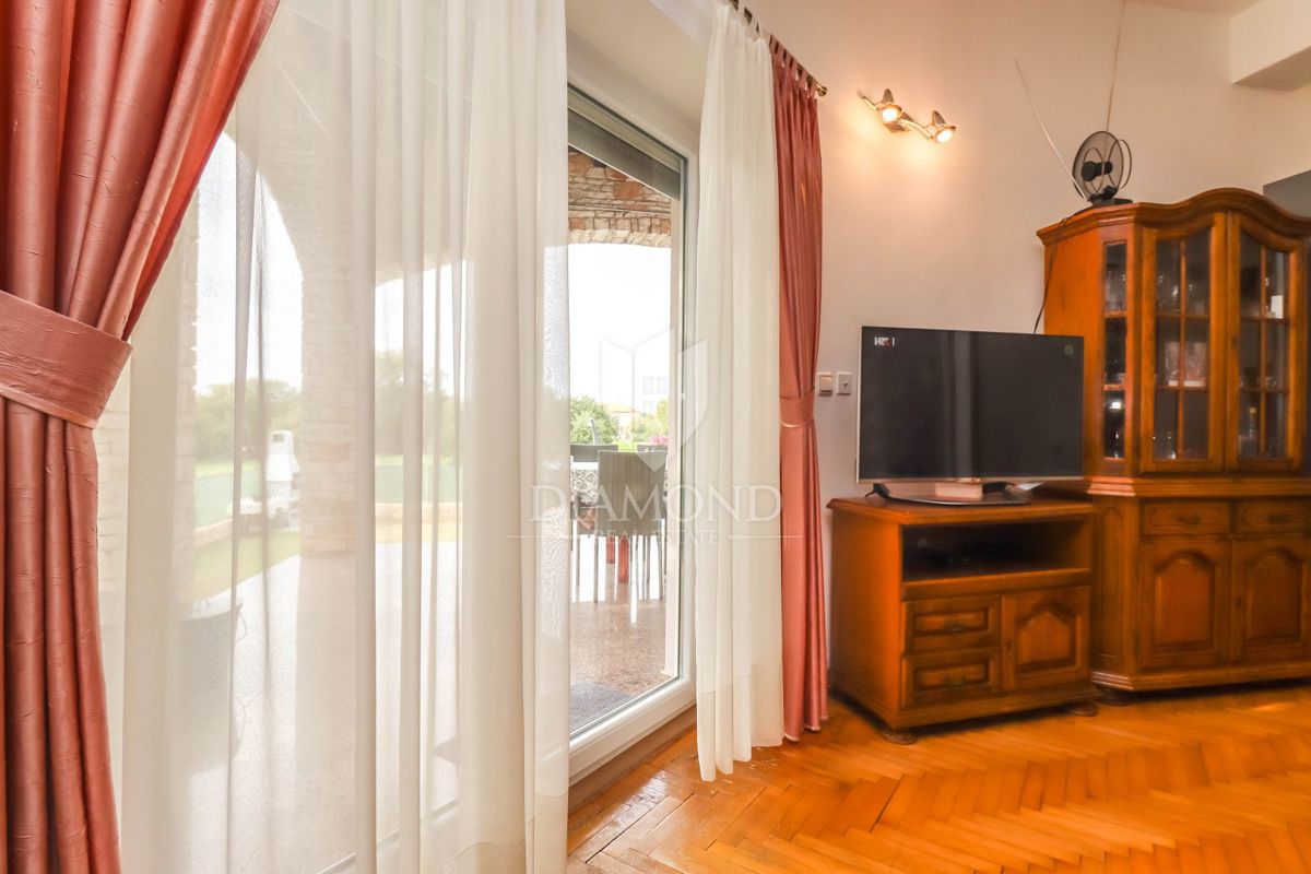 Pola, Veli Vrh, casa con piscina, garage e terrazza