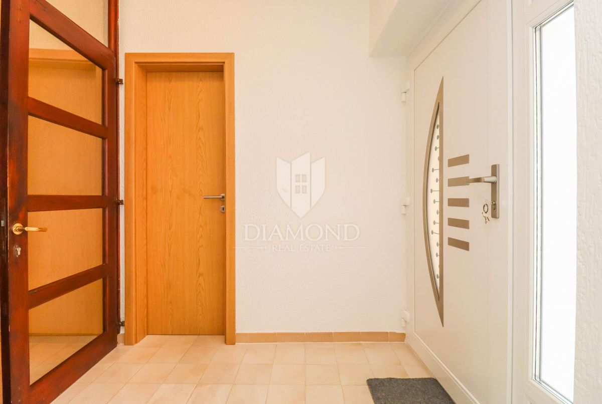 Pola, Veli Vrh, casa con piscina, garage e terrazza