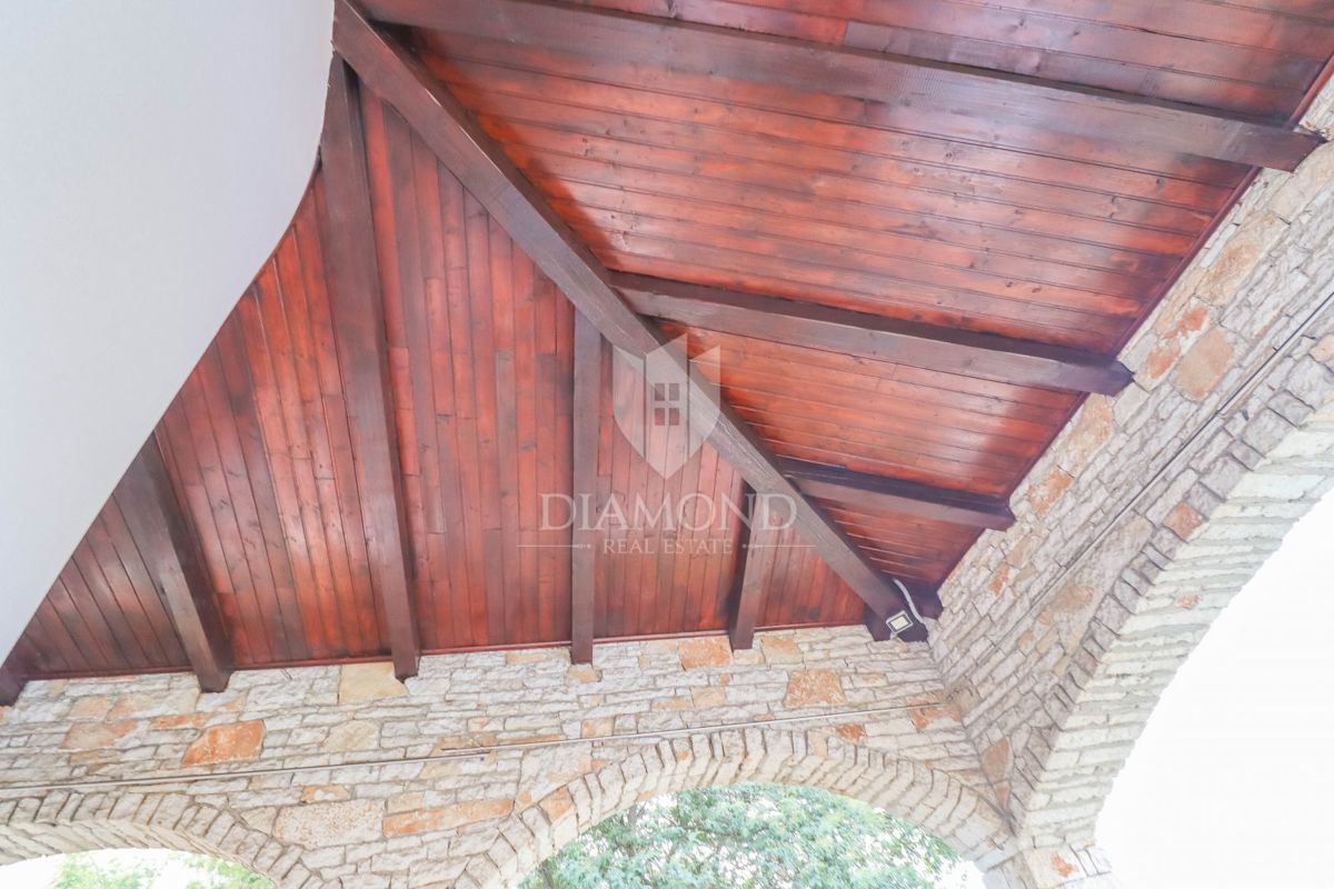 Pola, Veli Vrh, casa con piscina, garage e terrazza