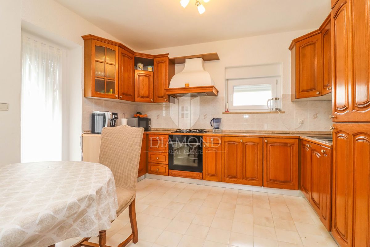 Pola, Veli Vrh, casa con piscina, garage e terrazza