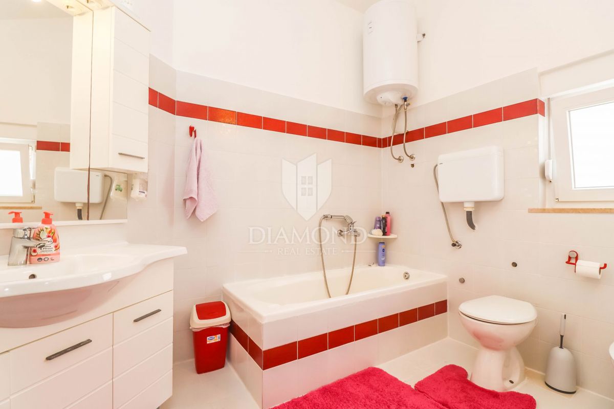 Pola, Veli Vrh, casa con piscina, garage e terrazza