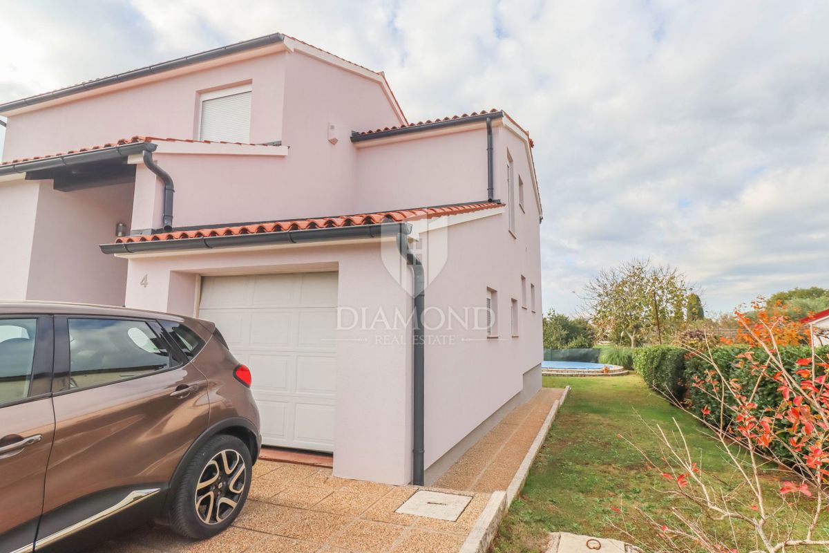 Pola, Veli Vrh, casa con piscina, garage e terrazza