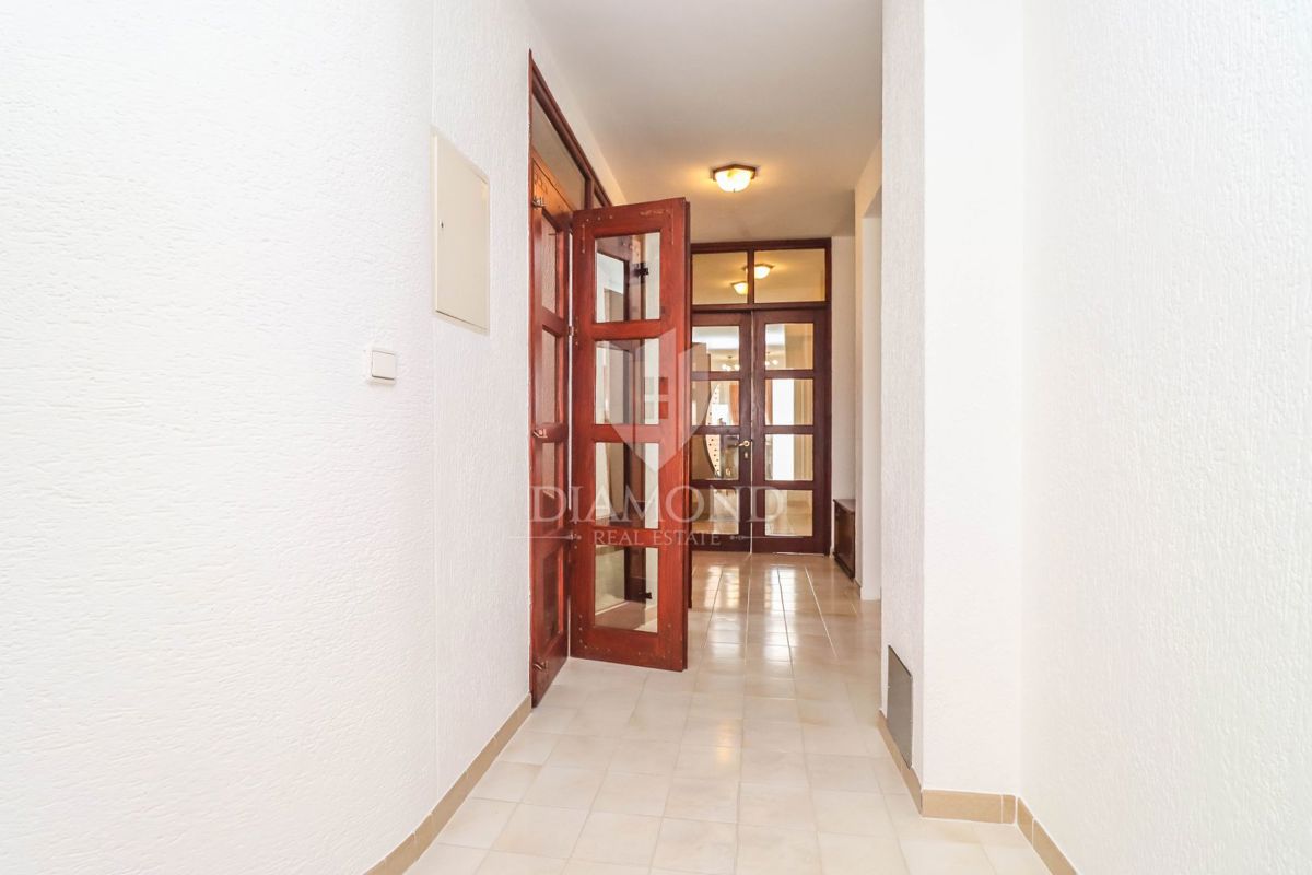 Pola, Veli Vrh, casa con piscina, garage e terrazza