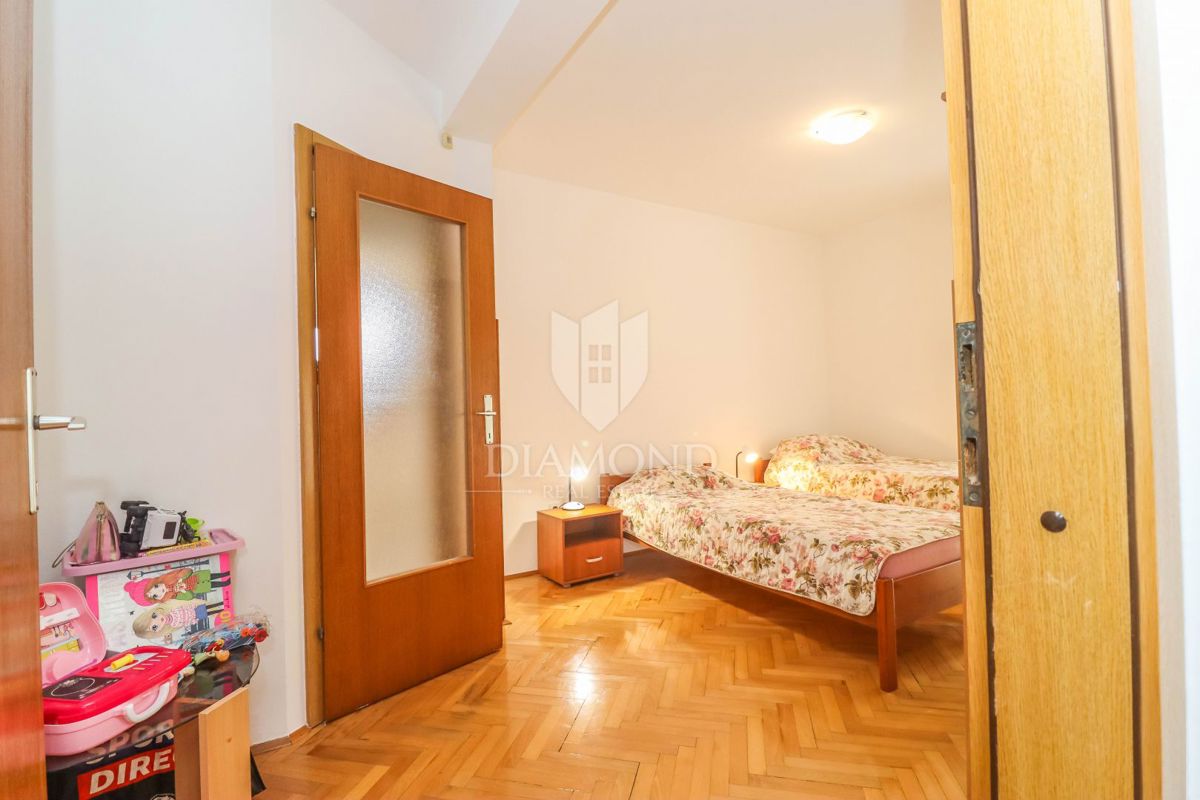 Pola, Veli Vrh, casa con piscina, garage e terrazza