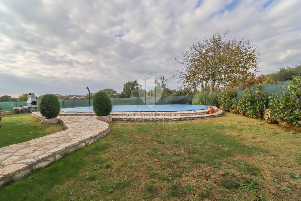 Pola, Veli Vrh, casa con piscina, garage e terrazza