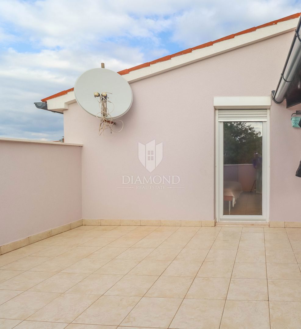 Pola, Veli Vrh, casa con piscina, garage e terrazza