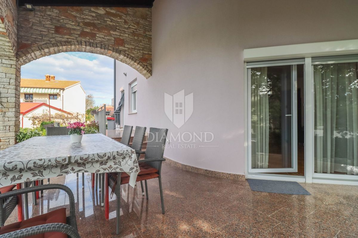 Pola, Veli Vrh, casa con piscina, garage e terrazza