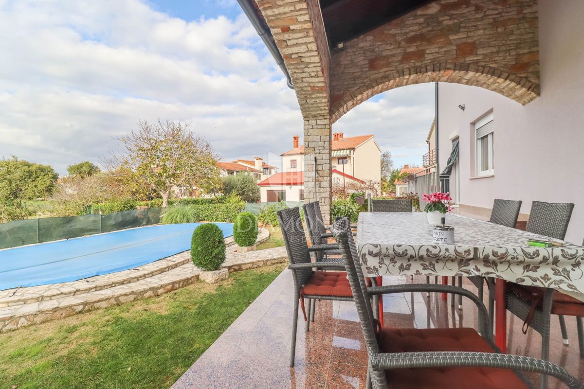 Pola, Veli Vrh, casa con piscina, garage e terrazza