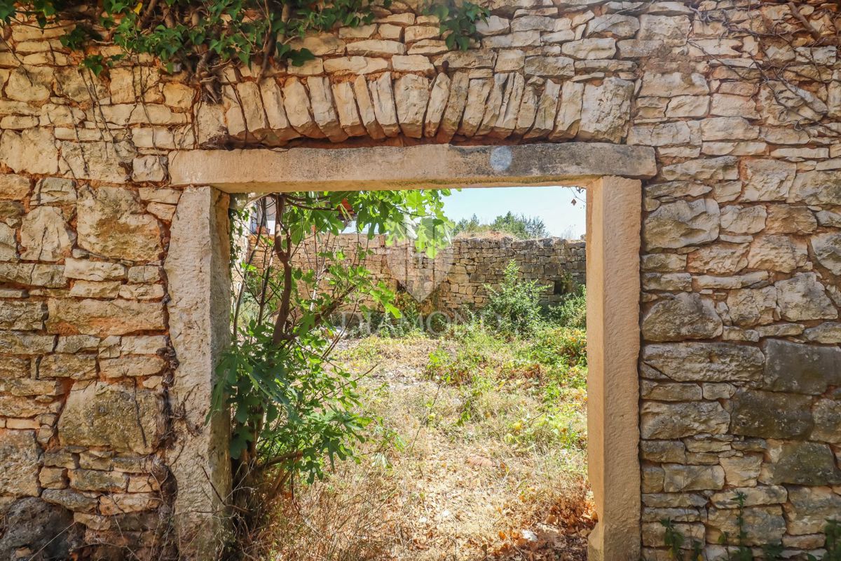 Tenuta istriana con diverse case in pietra e grande potenziale di investimento – zona di Dignano