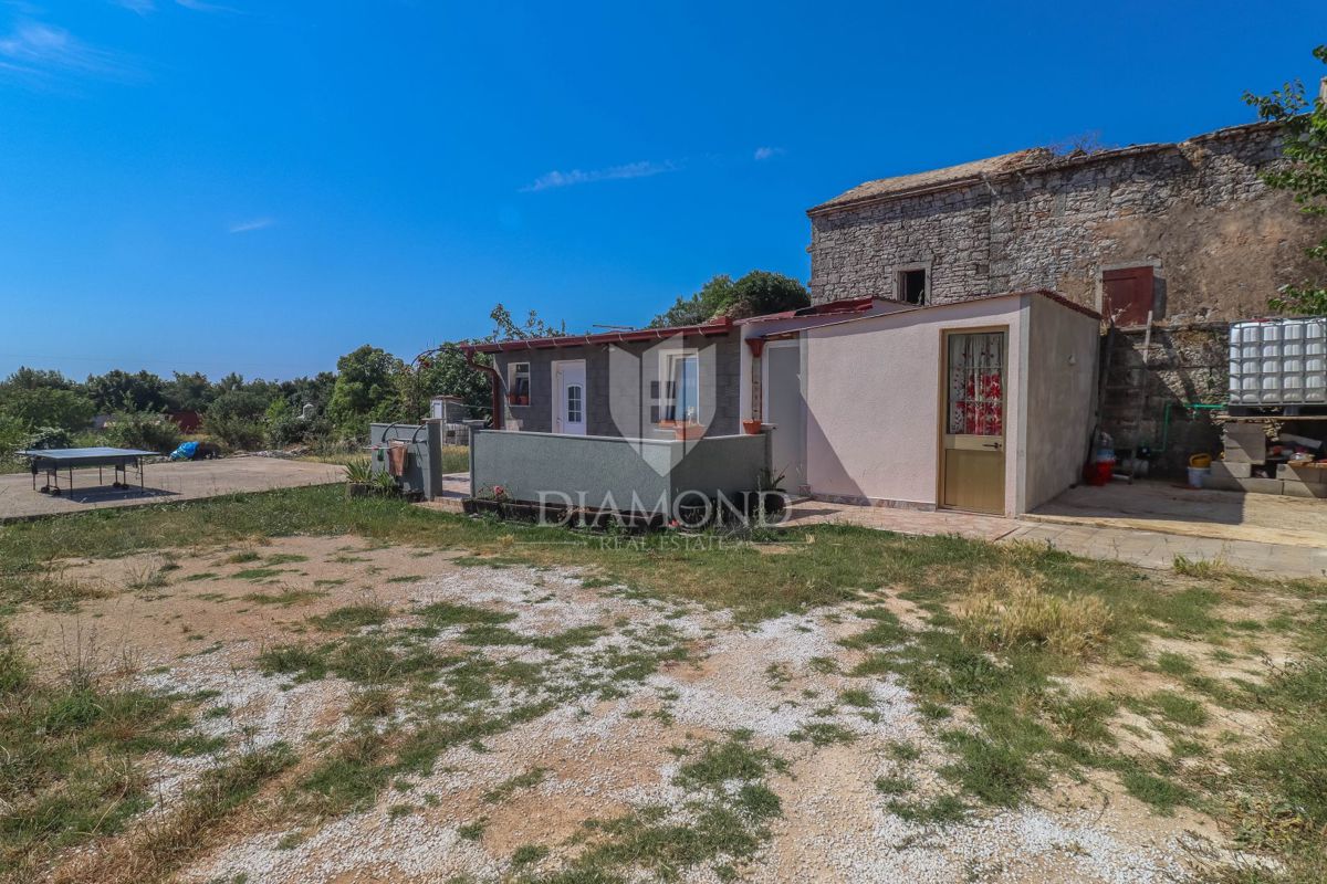 Tenuta istriana con diverse case in pietra e grande potenziale di investimento – zona di Dignano