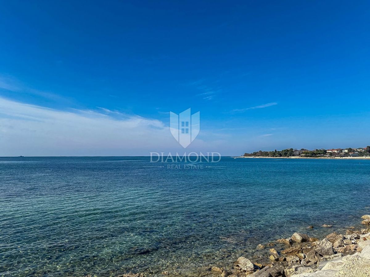 Umago - dintorni, moderno appartamento vicino alla spiaggia con 2 posti auto!