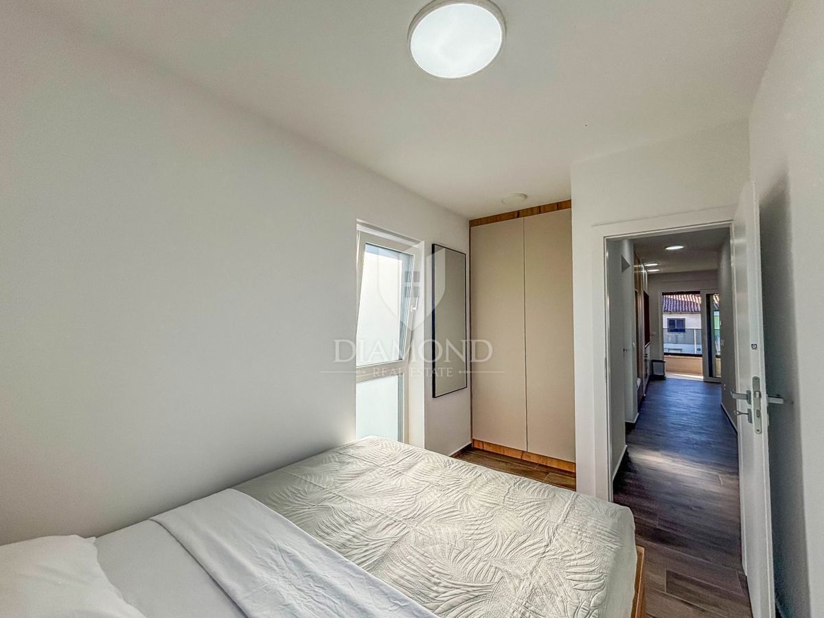 Umago - dintorni, moderno appartamento vicino alla spiaggia con 2 posti auto!