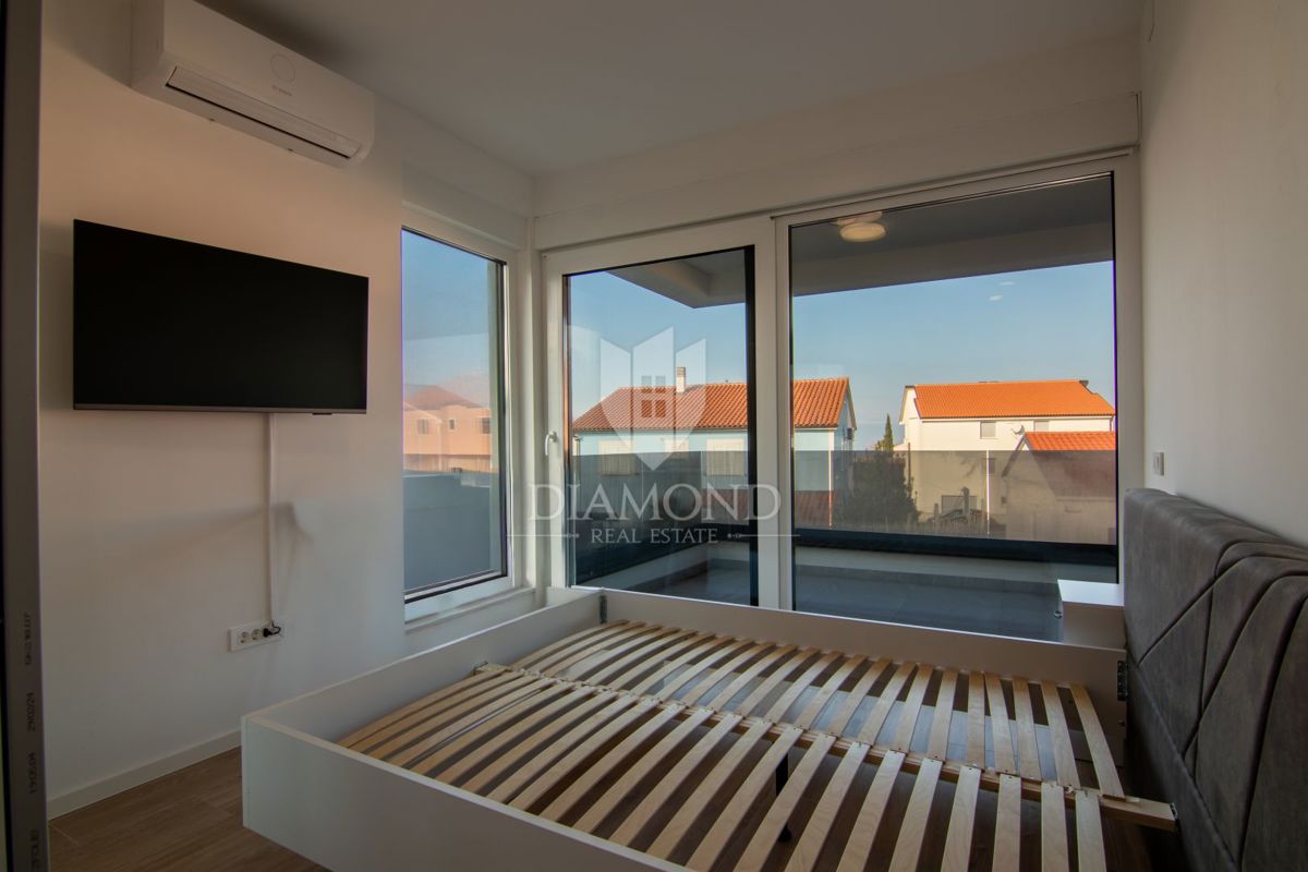 CASA BIFAMILIARE CON PISCINA A MALINSKA