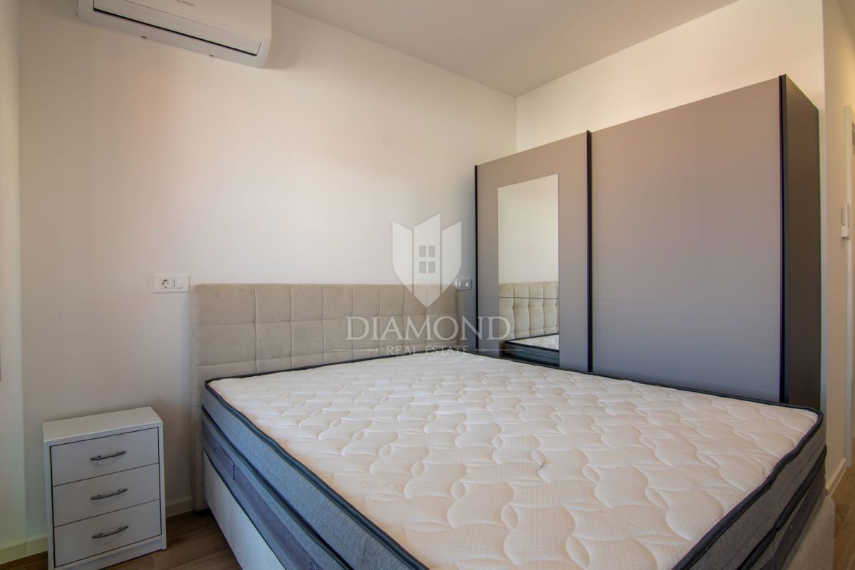 CASA BIFAMILIARE CON PISCINA A MALINSKA