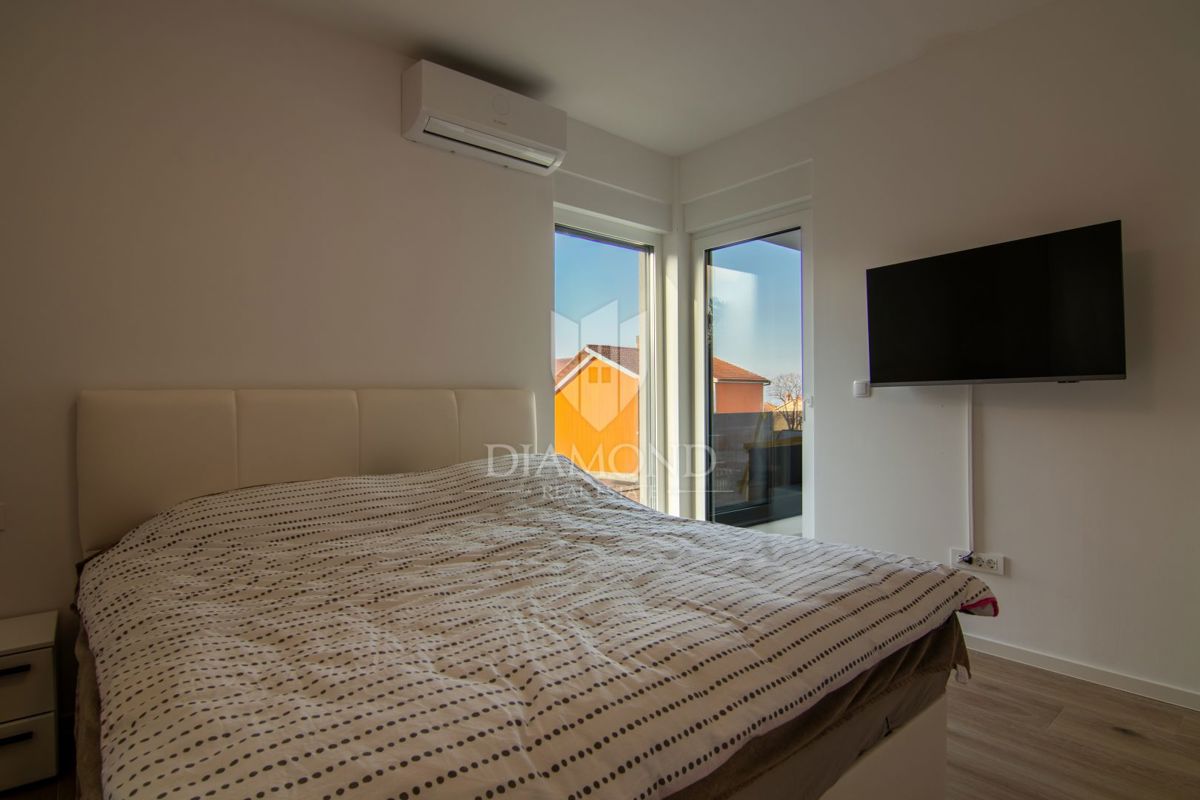 CASA BIFAMILIARE CON PISCINA A MALINSKA