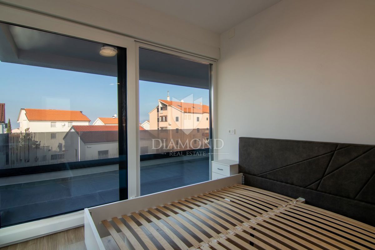 CASA BIFAMILIARE CON PISCINA A MALINSKA