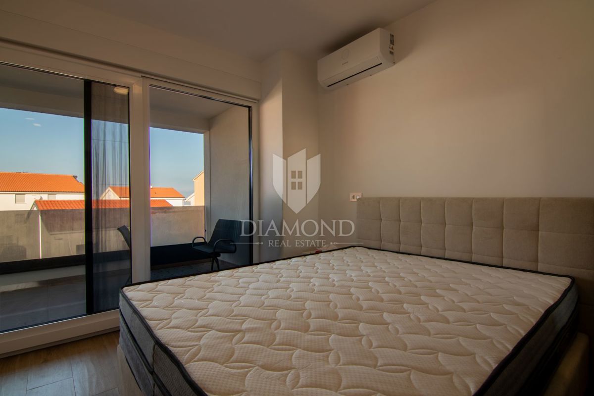 CASA BIFAMILIARE CON PISCINA A MALINSKA