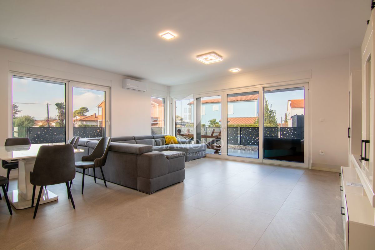 CASA BIFAMILIARE CON PISCINA A MALINSKA