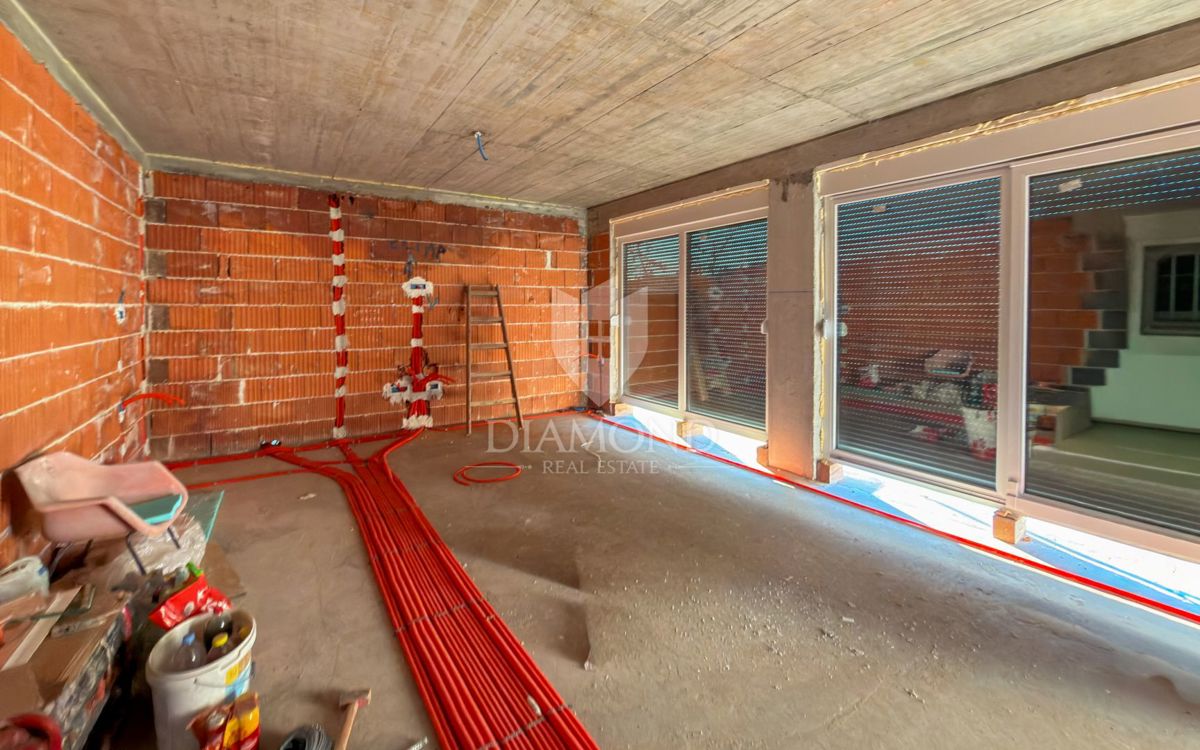 Istria orientale, casa in costruzione, a 2,5 km dal mar