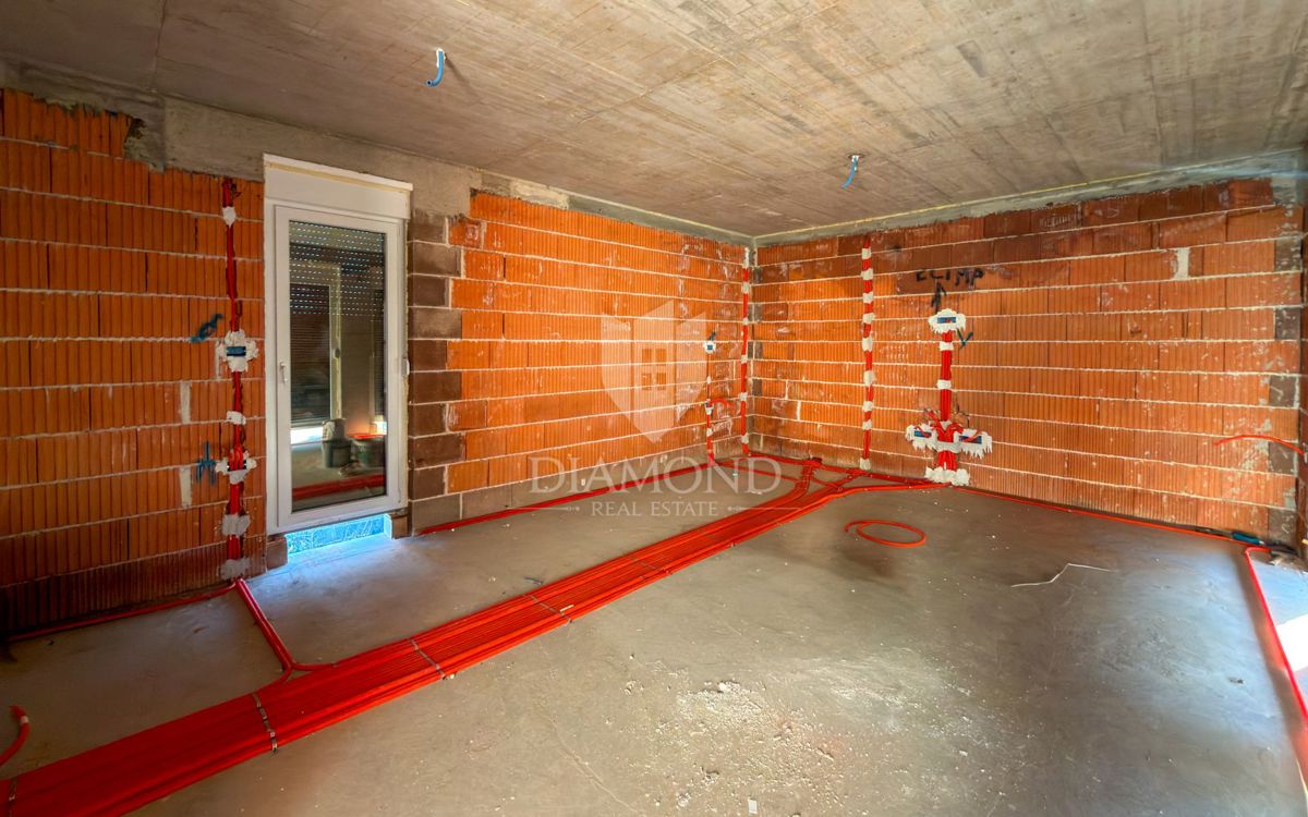 Istria orientale, casa in costruzione, a 2,5 km dal mar