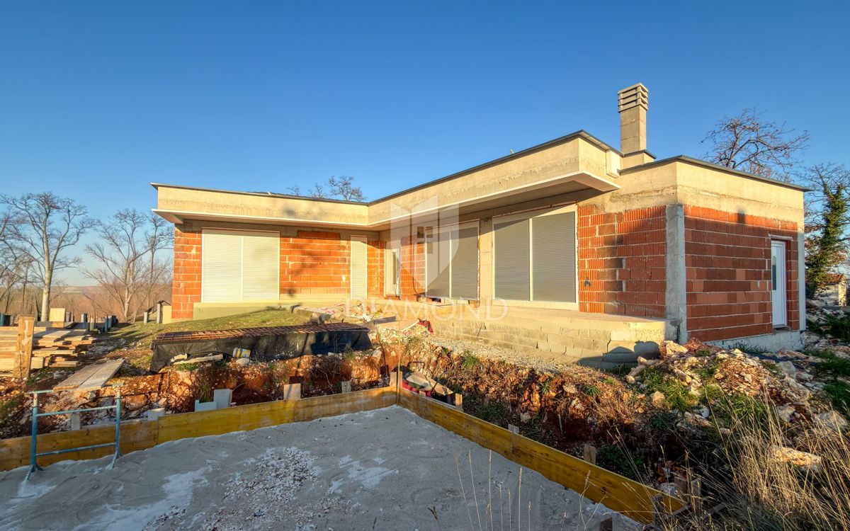 Istria orientale, casa in costruzione, a 2,5 km dal mar