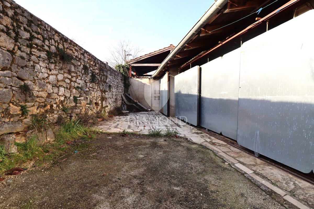 Parenzo – casa con due unità abitative e grande potenziale